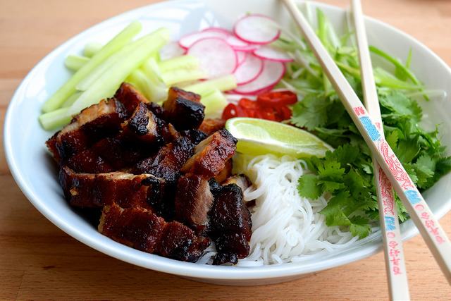 Korean Pork Belly Bun Bowls | www.rachelphipps.com @rachelphipps