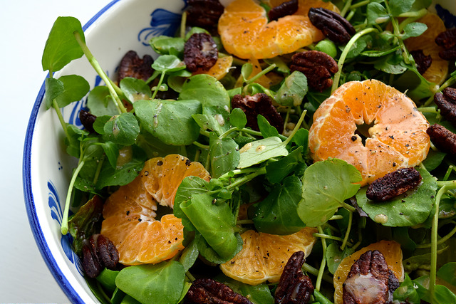 Watercress, Clementine and Festive Spiced Pecan Salad | www.rachelphipps.com @rachelphipps
