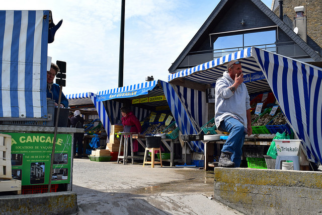 Cancale Oyster Market, Brittany | www.rachelphipps.com @rachelphipps