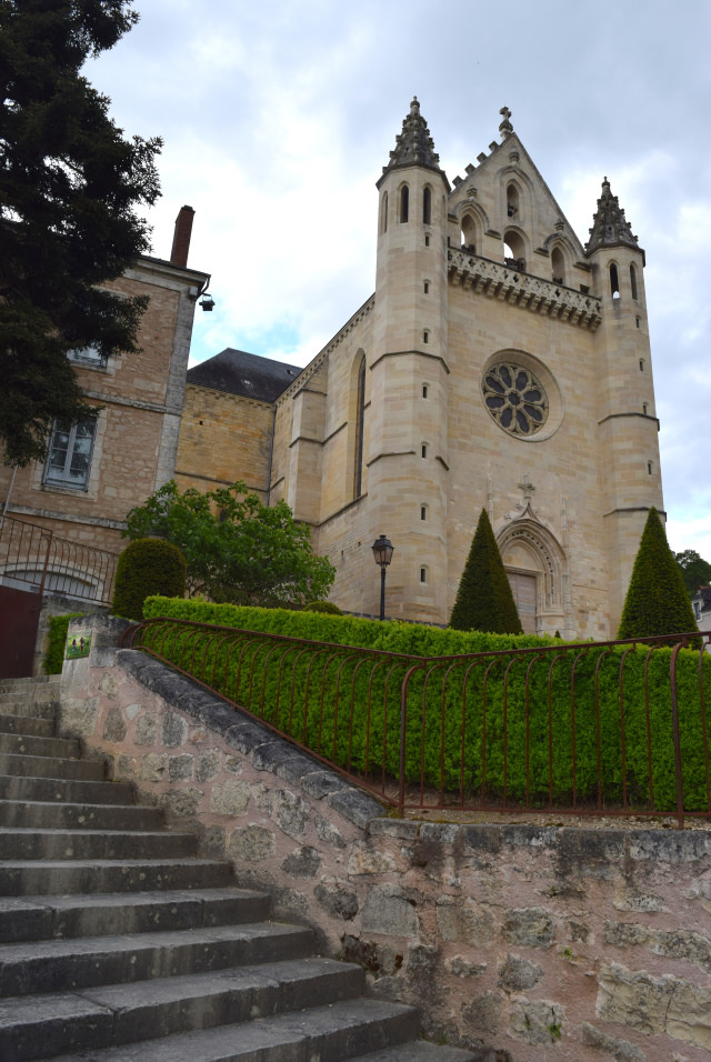 Church in Terrasson, Aquitaine | www.rachelphipps.com @rachelphipps