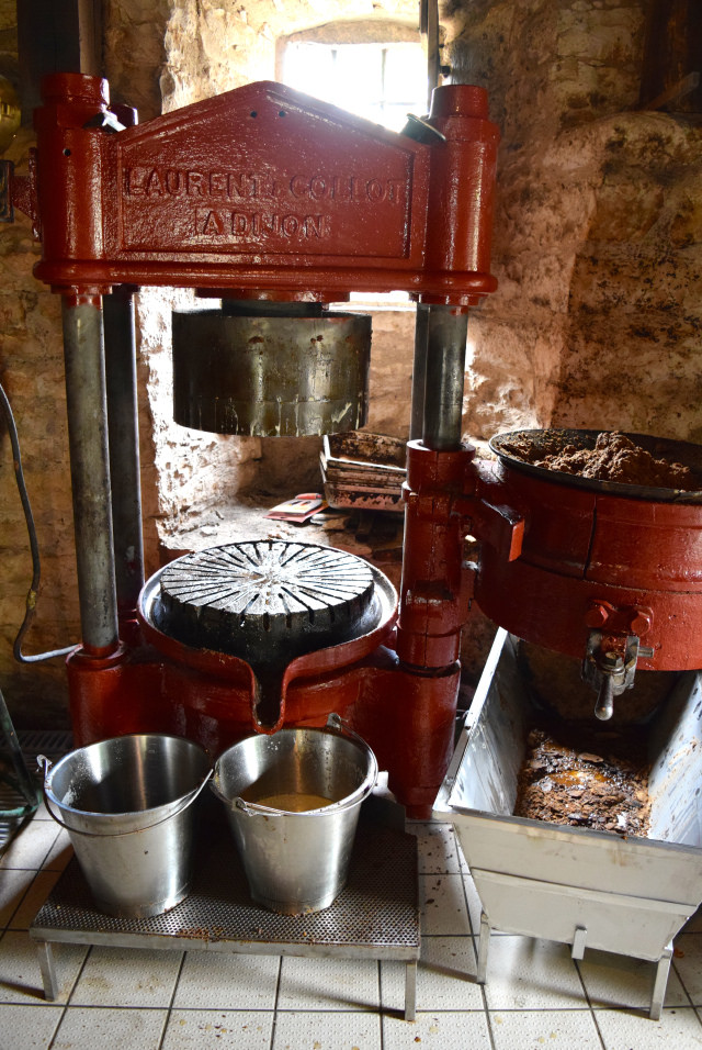 Walnut Oil Press in the Dordogne Valley | www.rachelphipps.com @rachelphipps