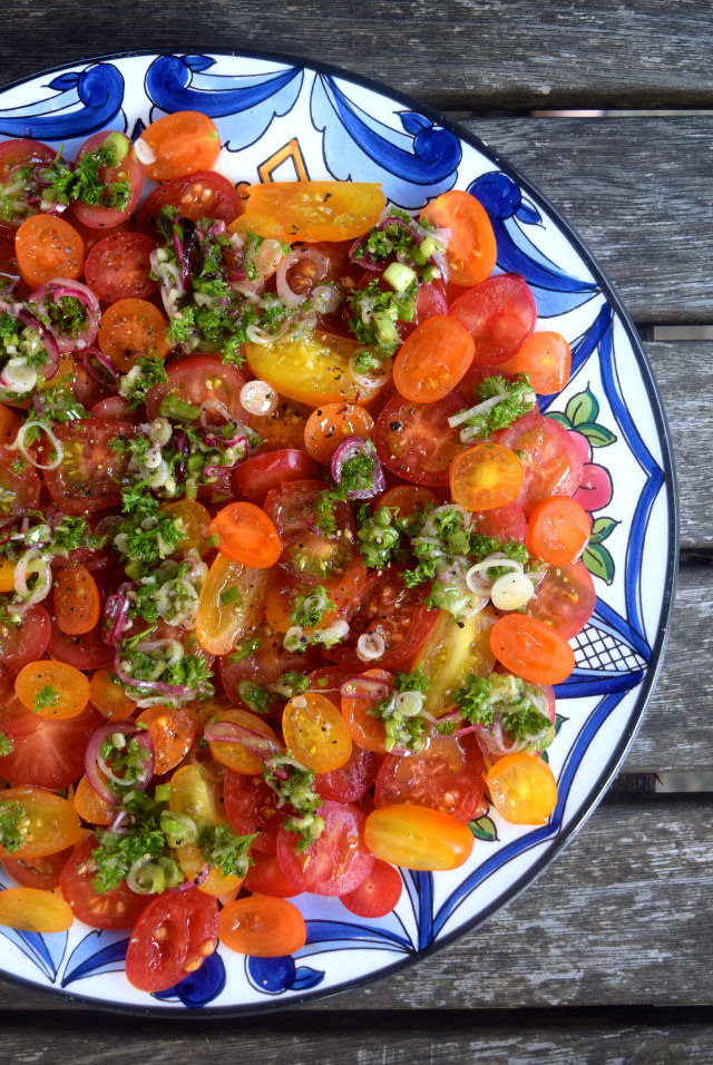 Summer Tomato Salad | www.rachelphipps.com @rachelphipps