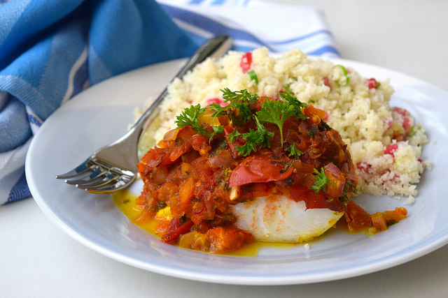 Skinny Tomato & Turmeric Cod with Cauliflower and Pomegranate Rice | www.rachelphipps.com @rachelphipps