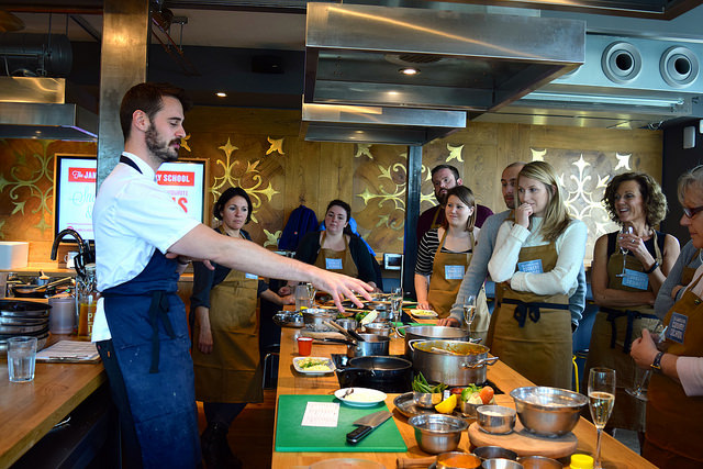 Learning how to make a North Indian Thali at The Jamie Oliver Cookery School | www.rachelphipps.com @rachelphipps