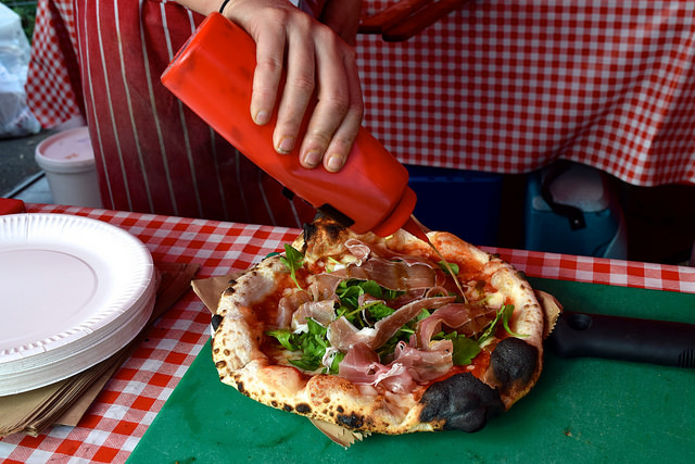 Classic Neapolitan Pizza with Porcini Truffle Oil from That's Amore Pizza Co. | www.rachelphipps.com @rachelphipps