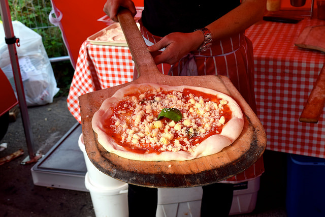 Preparing Classic Neapolitan Pizza at That's Amore Pizza Co. | www.rachelphipps.com @rachelphipps