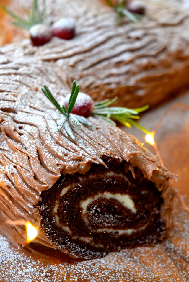 Chocolate Yule Log with Crème Fraîche | www.rachelphipps.com @rachelphipps