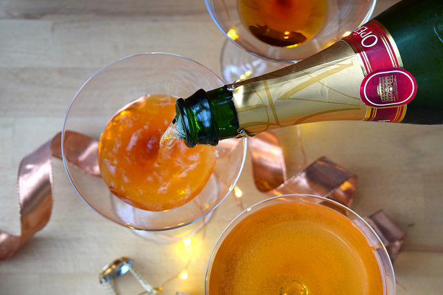 How To Make A Champagne Cocktail | www.rachelphipps.com @rachelphipps