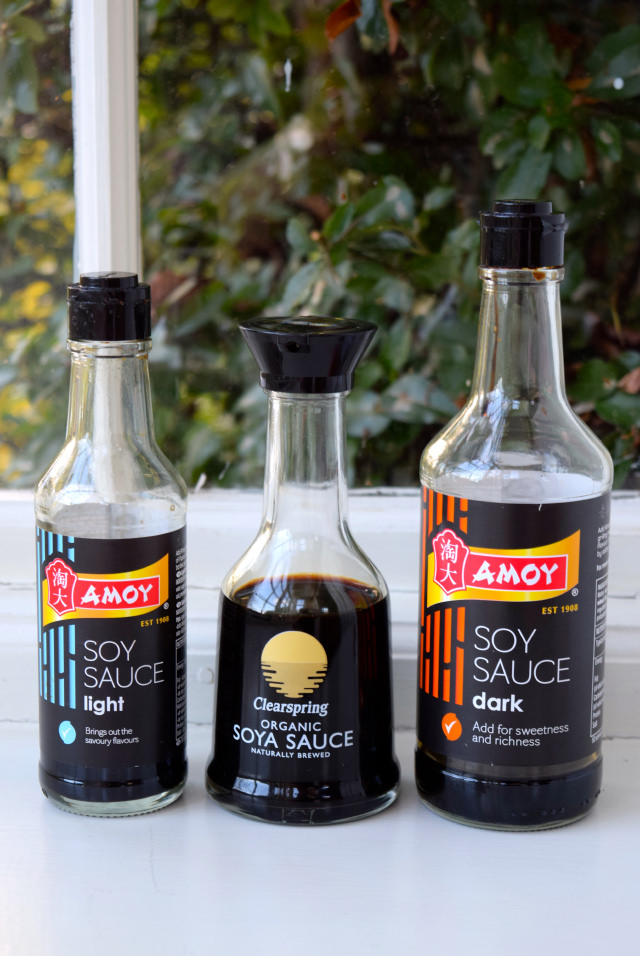 What is the difference between light and dark soy sauce | www.rachelphipps.com @rachelphipps