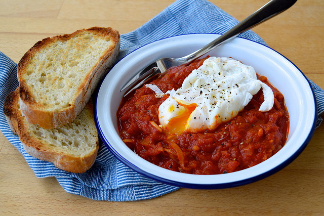 Madeiran Tomato and Onion Stew | www.rachelphipps.com @rachelphipps