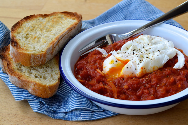 Madeiran Tomato & Onion Stew | www.rachelphipps.com @rachelphipps