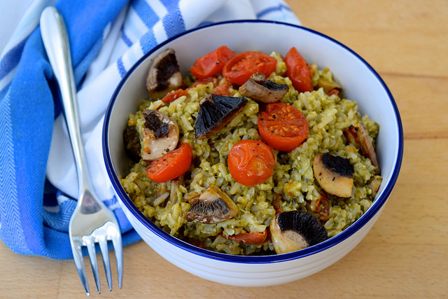 Vegan Roast Tomato & Mushroom Pesto Rice | www.rachelphipps.com @rachelphipps