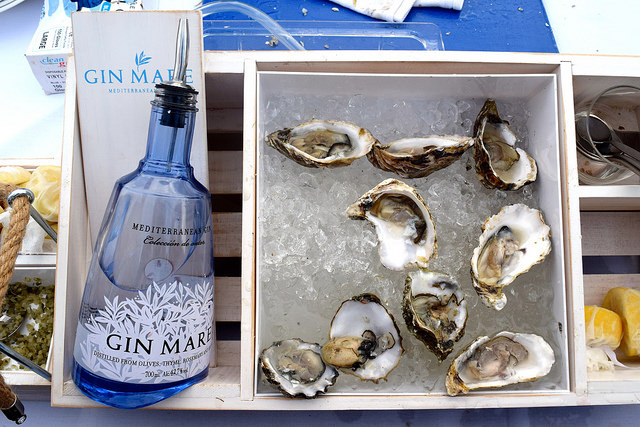 Oysters with a Gin Mare Chaser | www.rachelphipps.com @rachelphipps