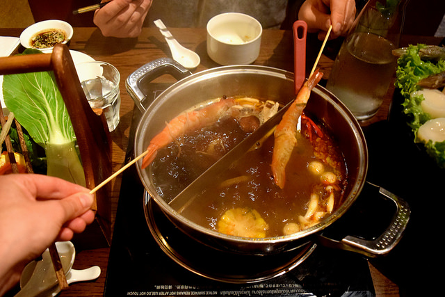 Dinner at Hot Pot, Chinatown | www.rachelphipps.com @rachelphipps