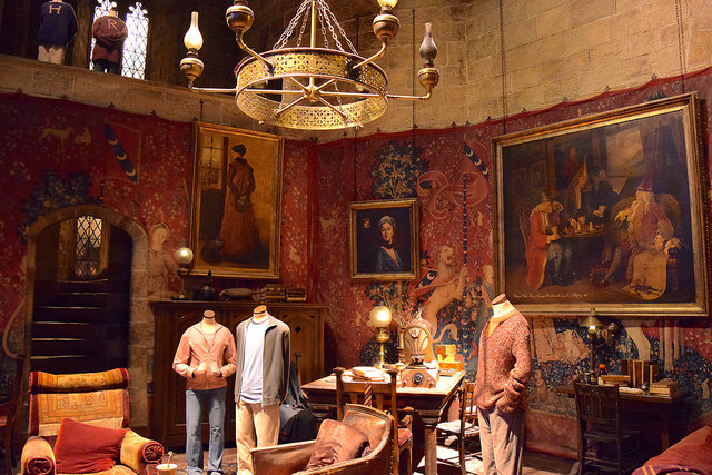 Gryffindor Common Room at the Harry Potter Studio Tour, London | #harrypotter www.rachelphipps.com @rachelphipps