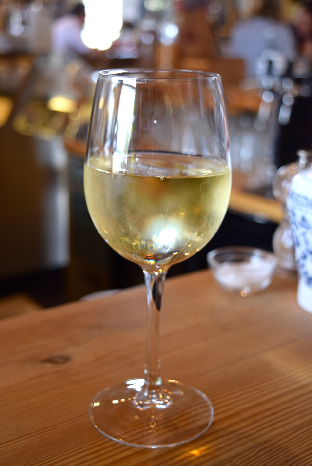 White Wine at Wild Goose, Canterbury #smallplates #wildgoose #thegoodsshed #canterbury | www.rachelphipps.com @rachelphipps