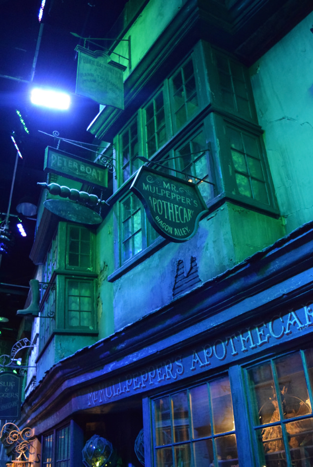 Diagon Alley at the Harry Potter Studio Tour, London | #harrypotter www.rachelphipps.com @rachelphipps