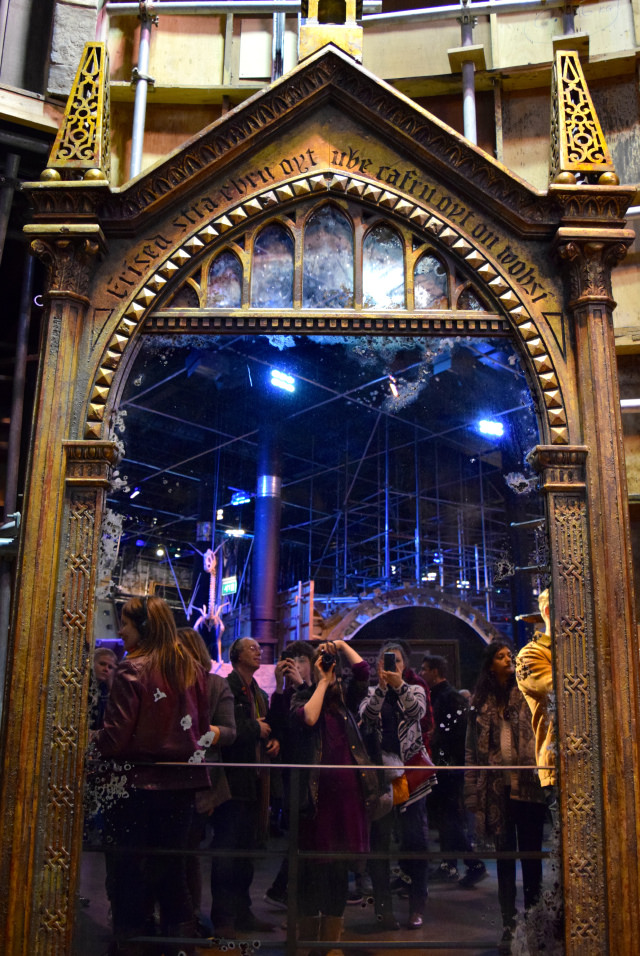 The Mirror of Erised at the Harry Potter Studio Tour, London | #harrypotter www.rachelphipps.com @rachelphipps