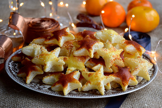 Parmesan and Paprika Cocktail Stars #christmas #newyear #canape