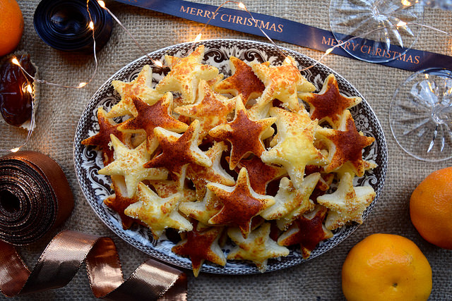 Parmesan & Spicy Paprika Cocktail Stars #christmas #newyear #canape