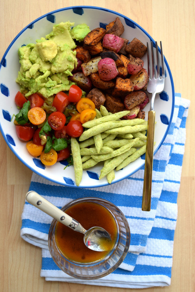 Mexican Roasted Sweet Potato, Radish & Tomato Bowl #bowlfood #healthy #sweetpotato #radish #tomato #avocado #vegetarian
