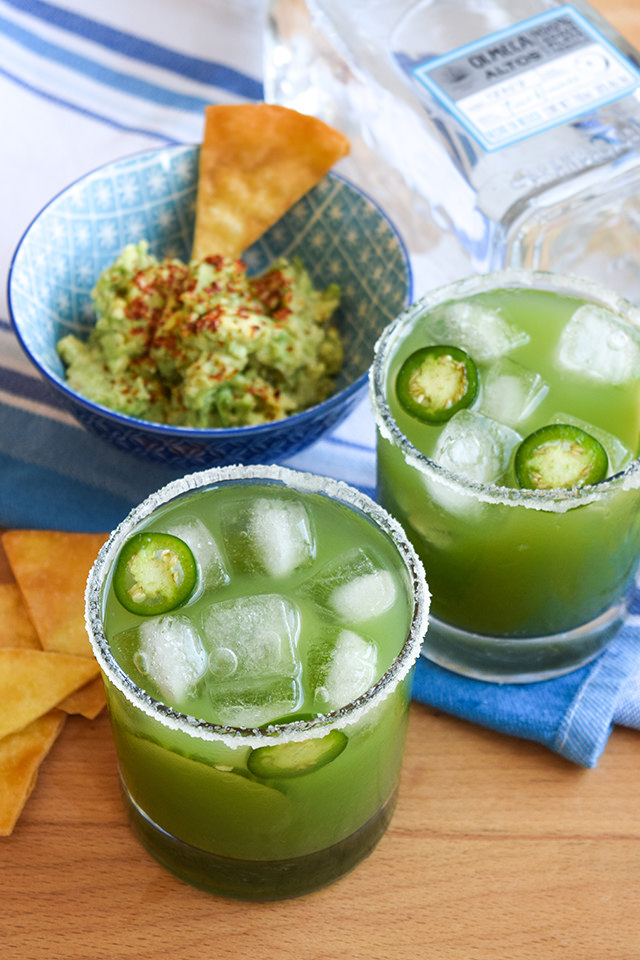 How To Make Cucumber & Jalapeño Margaritas #margarita #cocktail #cucumber #jalapeno #tequila #cincodemayo #party #summer