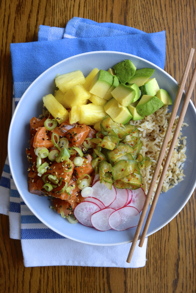 How To Make An Easy Salmon Poké Bowl #poke #salmon #rice #avocado