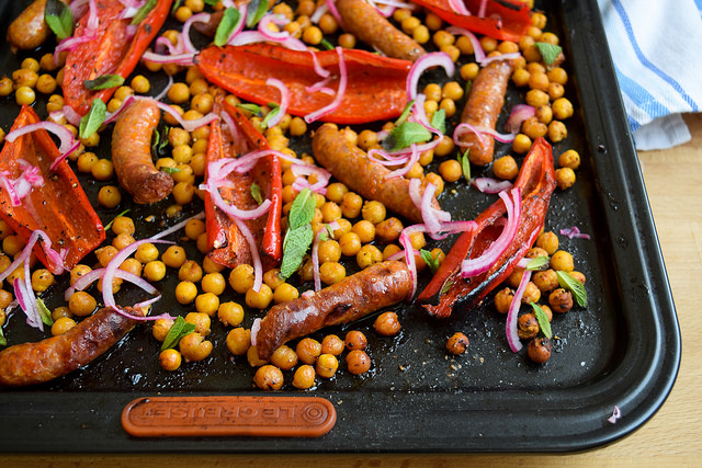 Easy One Pan Merguez with Red Peppers & Crispy Chickpeas #onepan #sheetpan #dinner #lamb #merguez #pepper #chickpeas