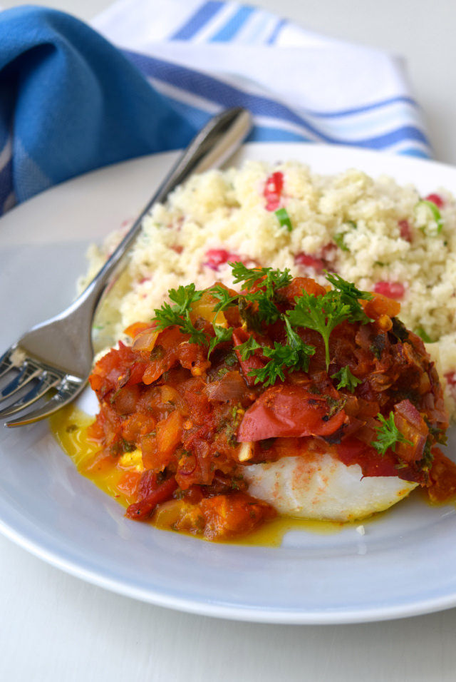 Skinny Tomato and Turmeric Cod with Cauliflower Rice #healthy #fish #cod #salsa #tomato #saffron #cauliflower #cauliflowerrice