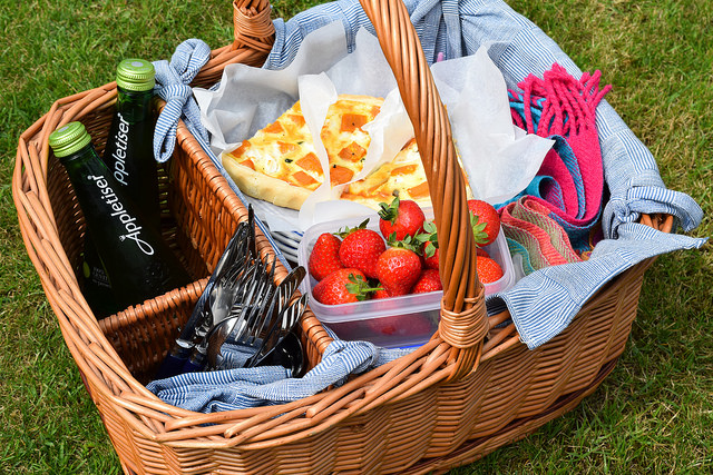 Summer Picnic with Appletiser #picnic #summer #quiche