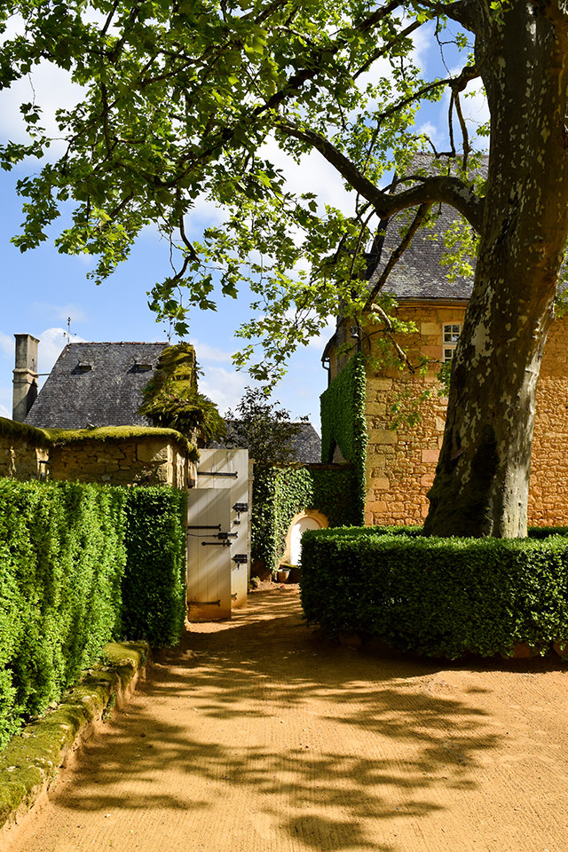 Driveway at the Jardins de Eyrugnac #gardens #eyrugnac #dordogne #france #travel