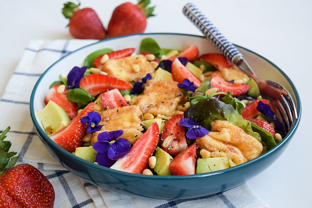 Fried Feta & Summer Strawberry Salad with Avocado #salad #feta #friedfeta #greek #cheese #strawberry #avocado