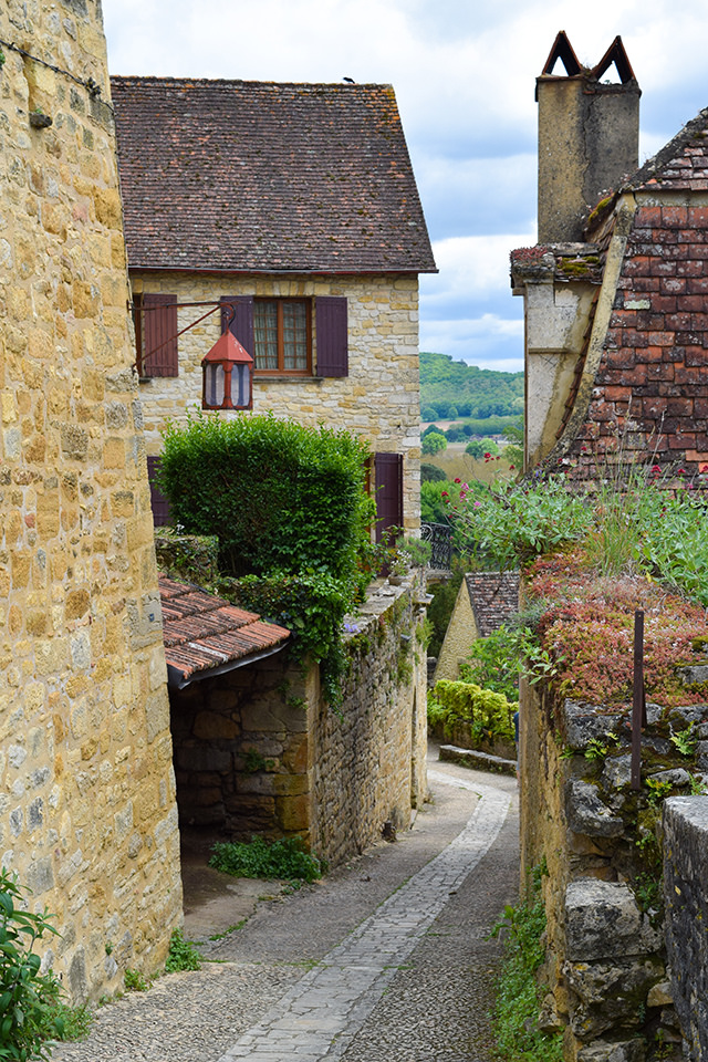 The Walk to Chateau de Beynac, Dordogne #dordogne #france #travel #chateau