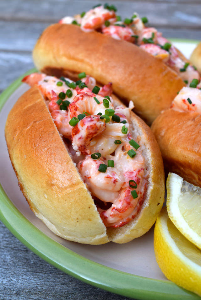 Classic & Easy Summer Mini Crayfish Rolls #streetfood #seafood #crayfish #lobsterroll