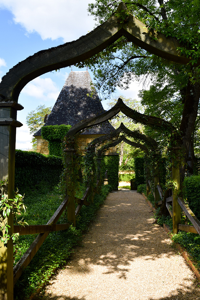 Magical Archway at the Jardins de Eyrugnac #gardens #eyrugnac #dordogne #france #travel