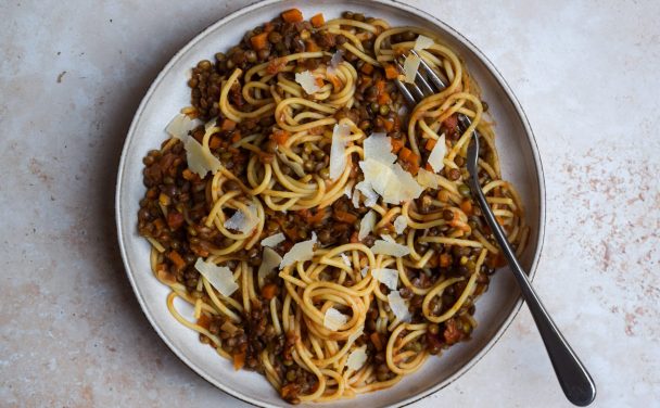 Bowl of lentil bolognese with spaghetti.