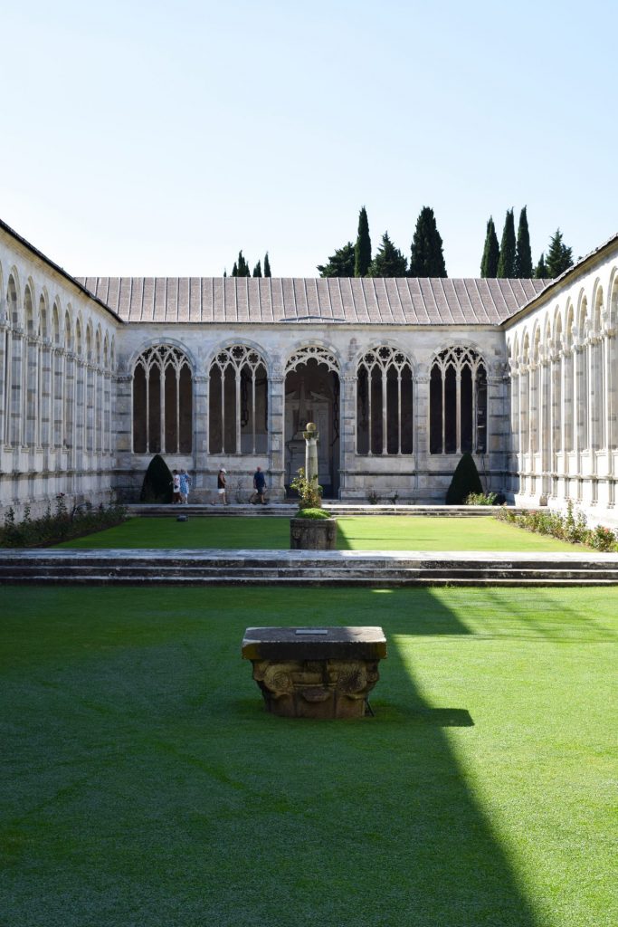 Courtyard of Sarcofago di Giratto