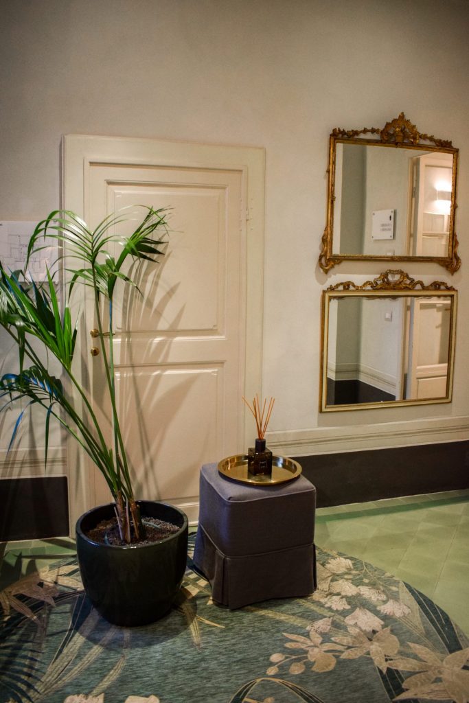 Plant and mirrors in an upstairs hallway at Palazzo Feroci