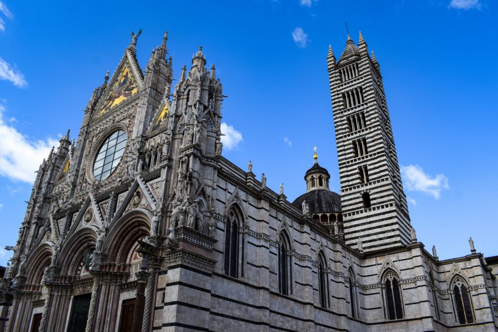 The facade of Siena cathedral.